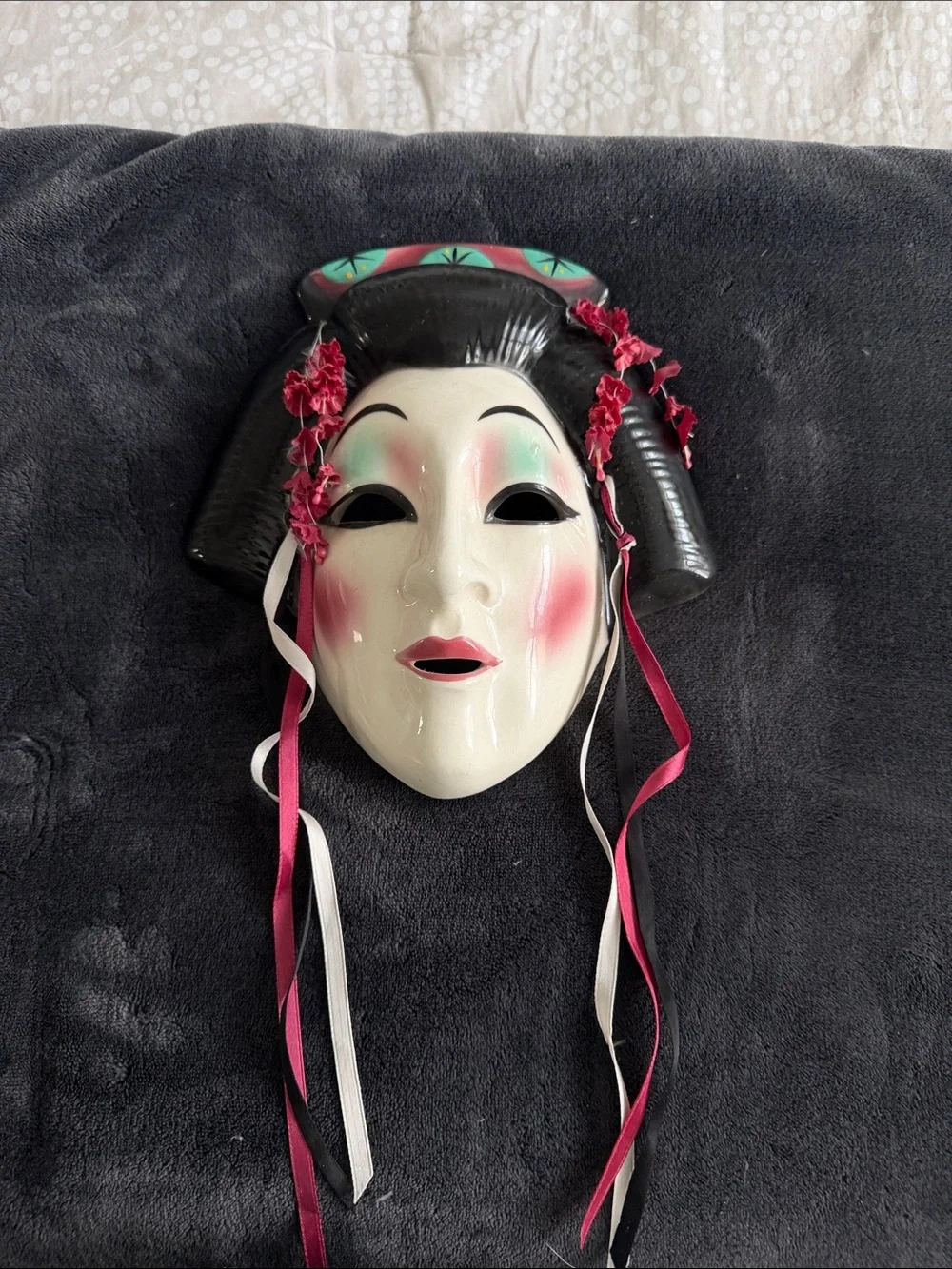 Vintage Decorative Geisha Wall Mask in Cream and Pink